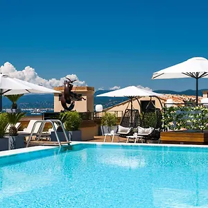 De Paris Hotell